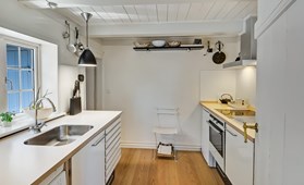 Klik her og se sommerhuset A1814 på Redningsvejen 3, Bjerregård